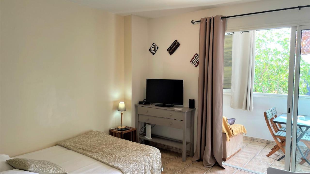 Grand Studio Lumineux - Saint Gilles Les Bains Appartamento Esterno foto